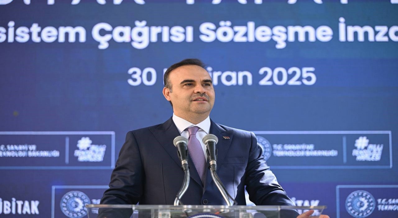 Sanayi ve Teknoloji Bakanı Kacır: Yapay zeka teknolojilerinin üretim süreçlerinde kullanımını yaygınlaştıracağız