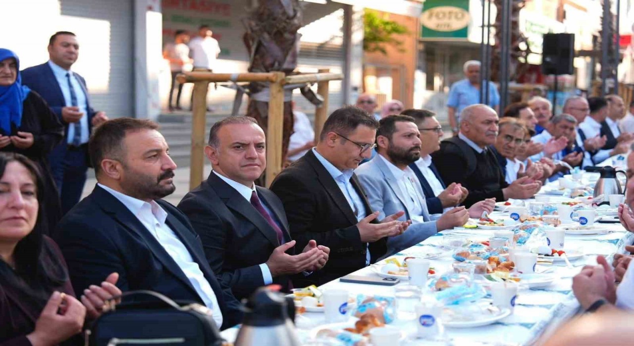 Sancaktepede Bayram sofrası kuruldu, gönüller bir oldu