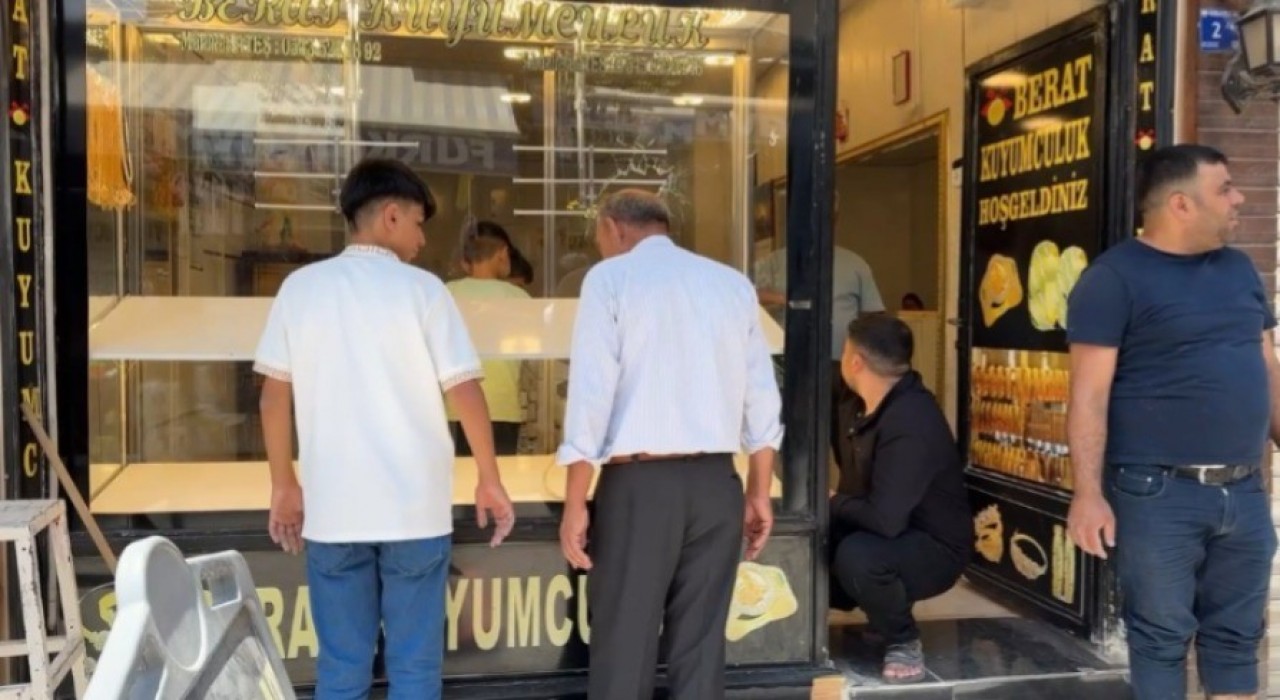 Şanlıurfada pompalı tüfekle kuyumcuya soygun girişimi