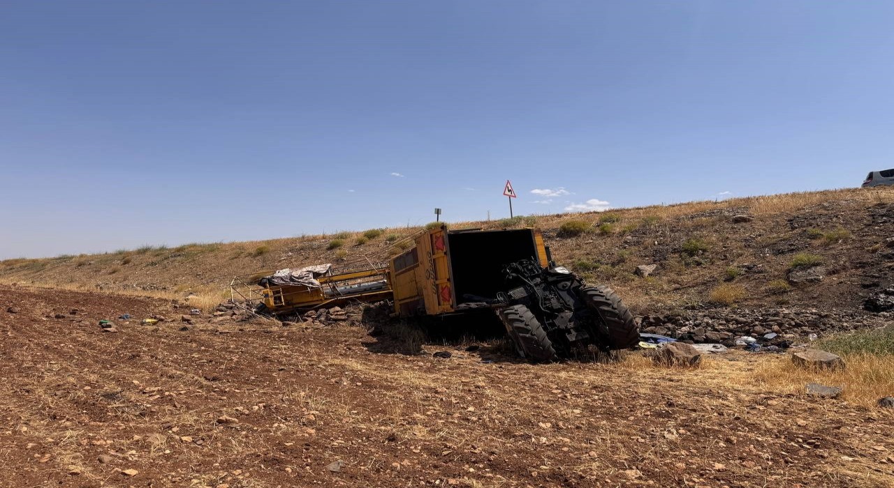 Şanlıurfada traktör devrildi: 2 ölü