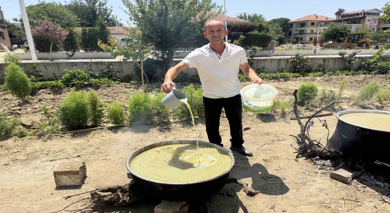 Sarıgölde bağlarda kesilen koruklar ekonomiye kazandırılıyor