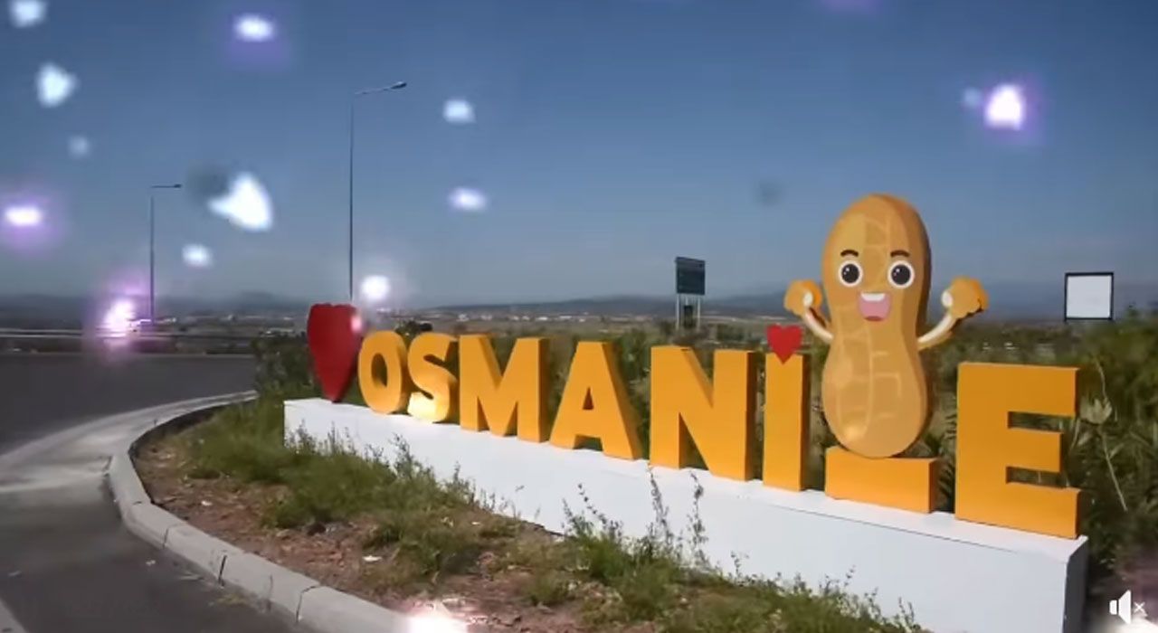 Şehir Girişlerine Fıstık Figürlü Yeni Osmaniye Yazıları Yerleştirildi