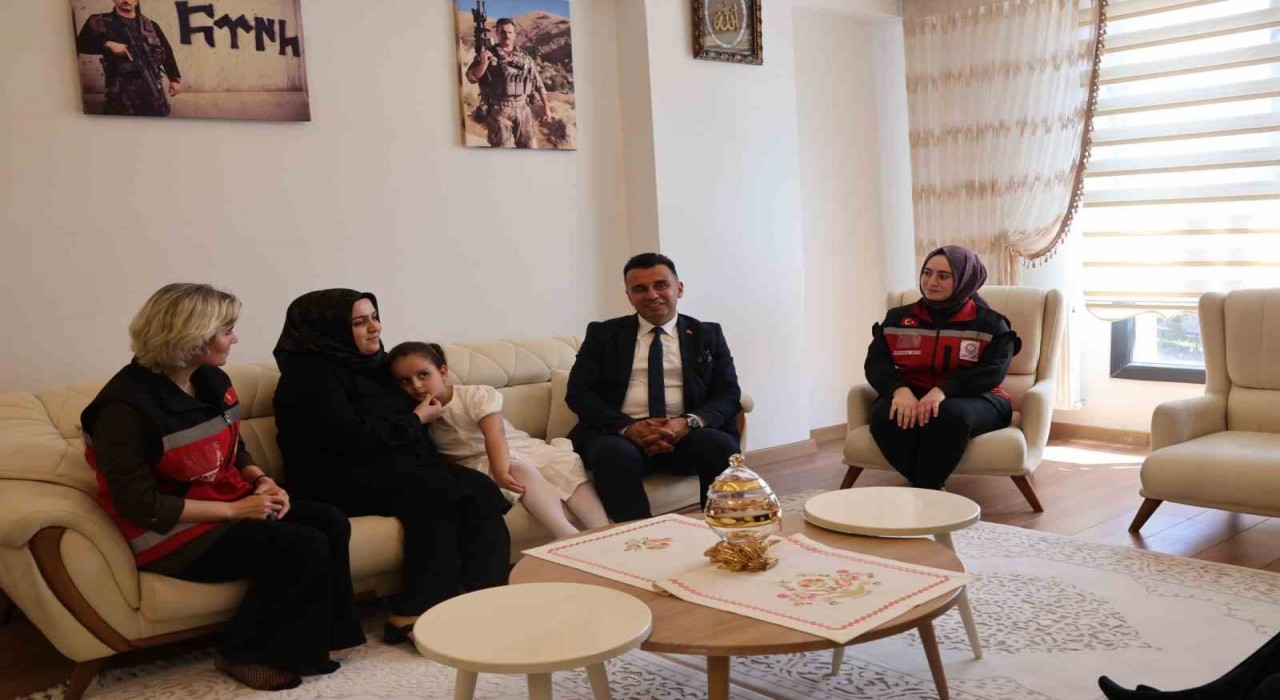 Şehit ailelerine bayram ziyareti