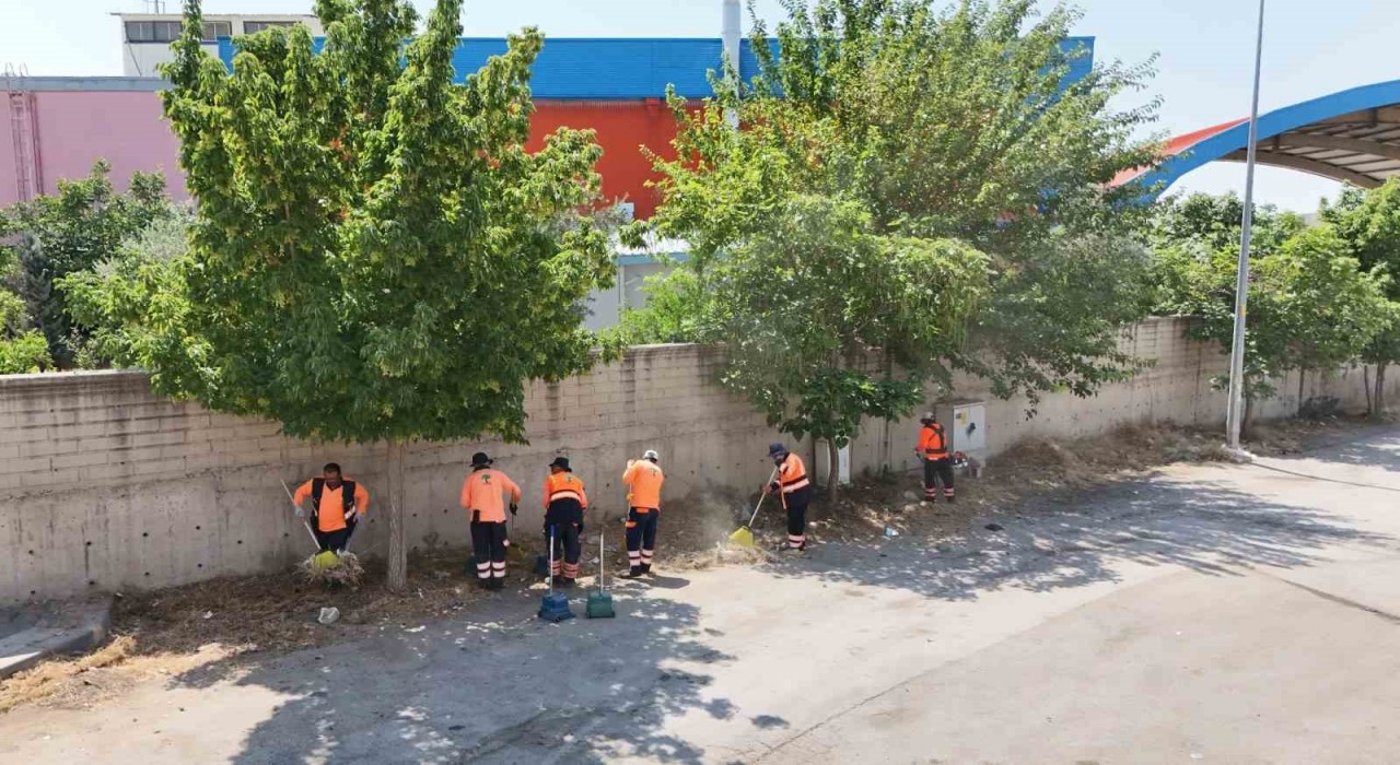 Şehitkamilden Sanayi Mahallesinde detaylı temizlik