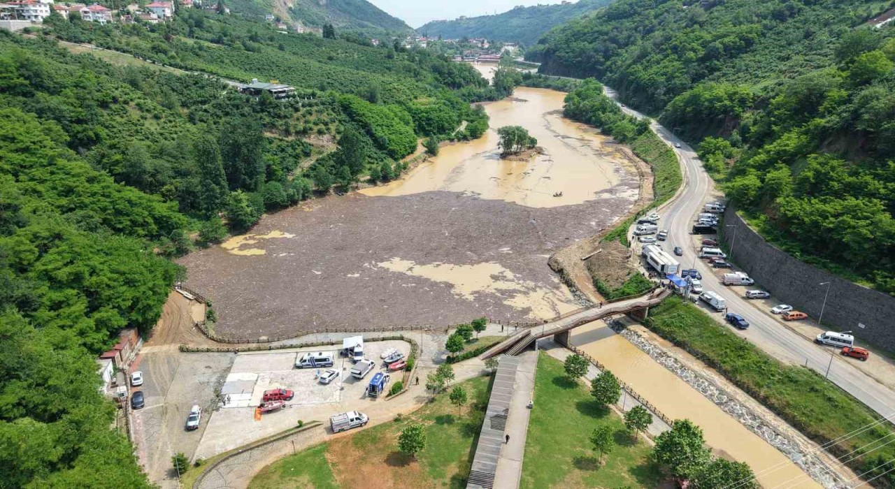 Sel sularına kapılan Hüseyin Aydını arama çalışmaları bayramın ilk gününde devam ediyor