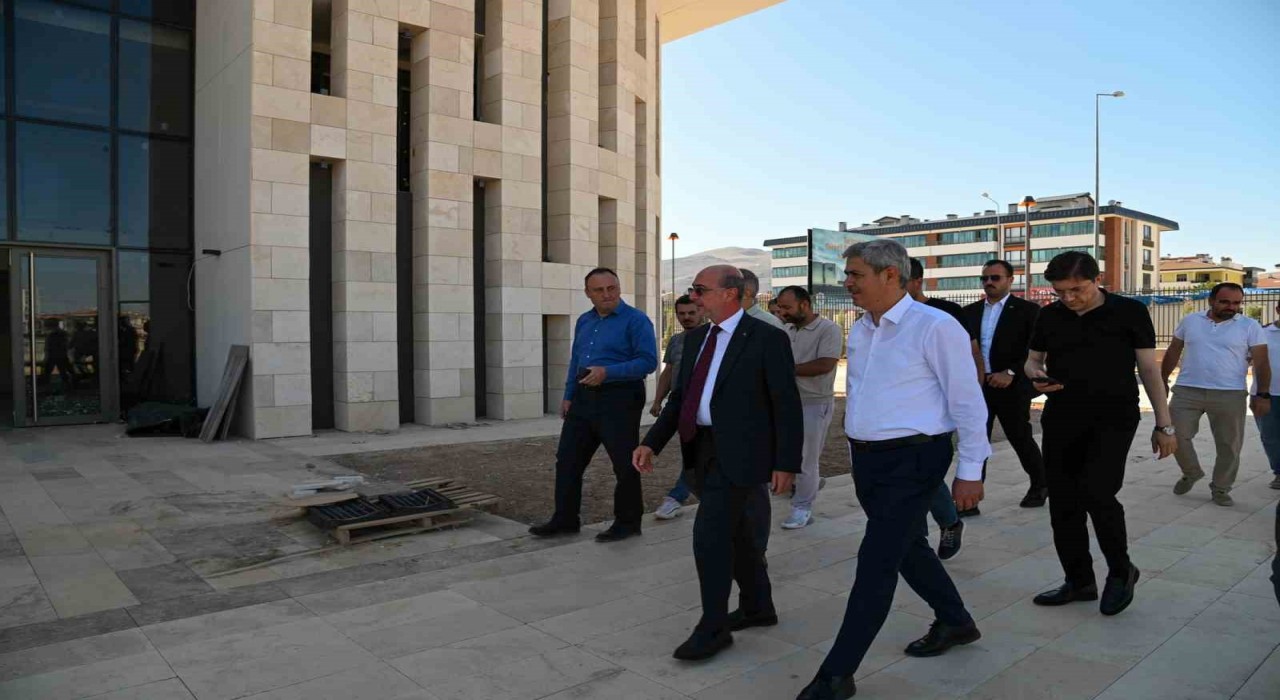 Selçukluya kazandırılacak Türkiyenin en modern ve kapsamlı Güzel Sanatlar Lisesinde sona yaklaşıldı