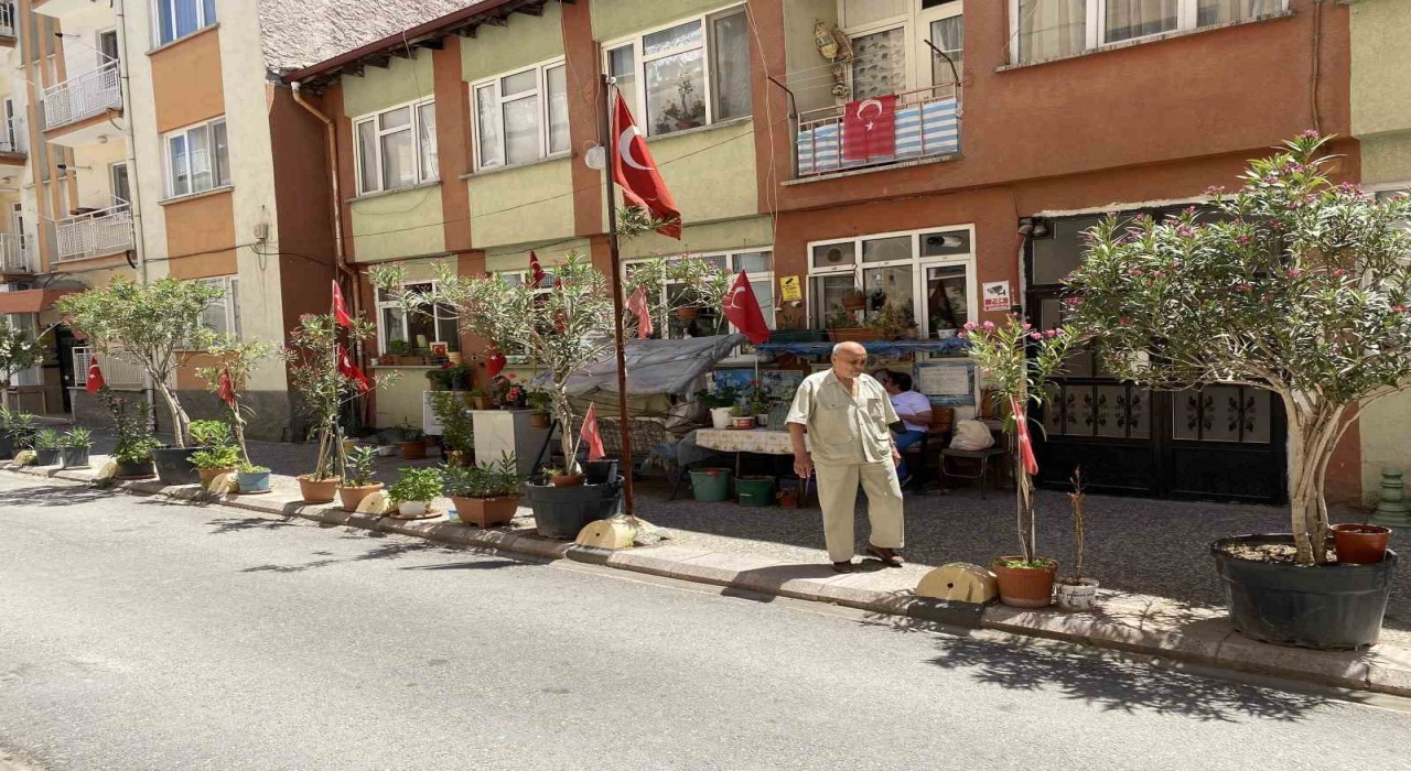 Sevgililer ve Aşıklar Parkını eski görünümüne kavuşturdu