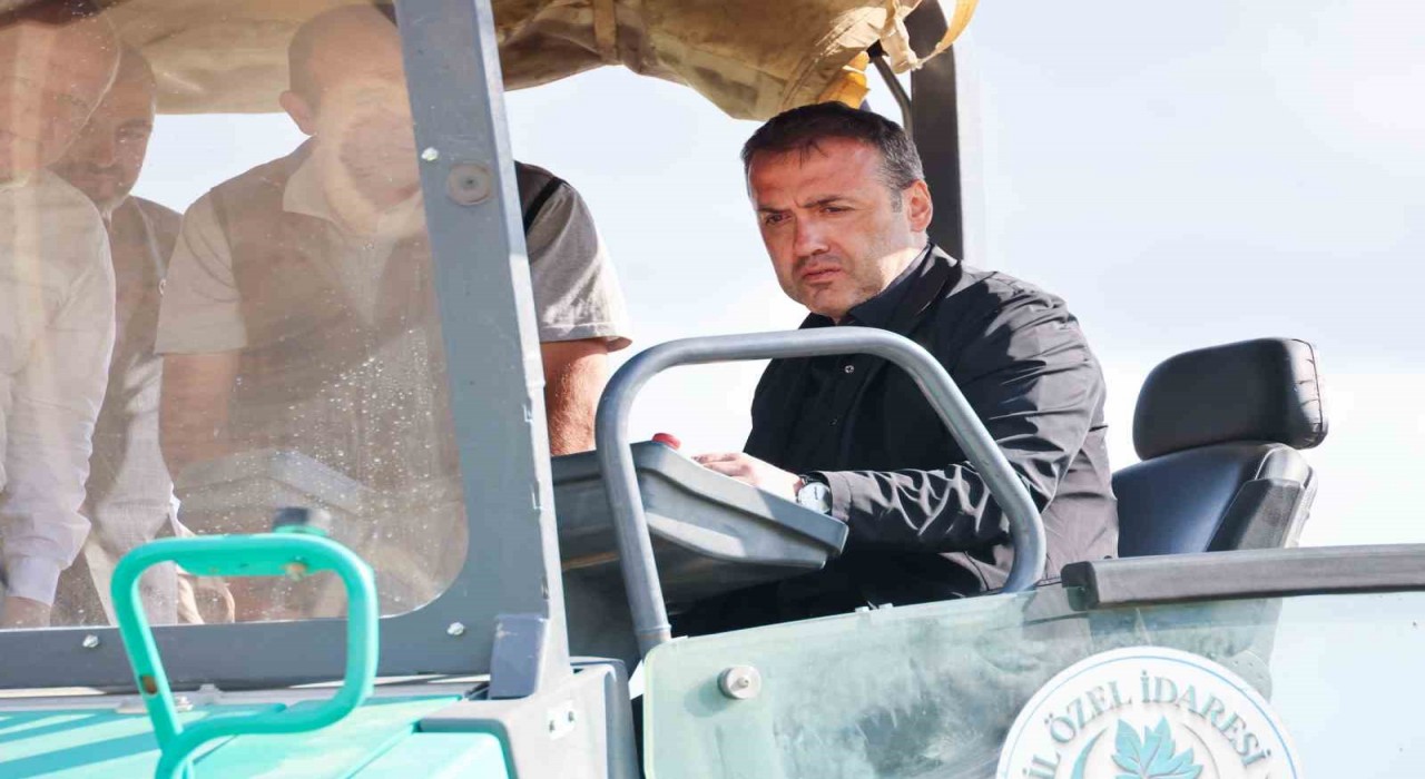 Sezonun ilk asfaltını Vali Sözer attı