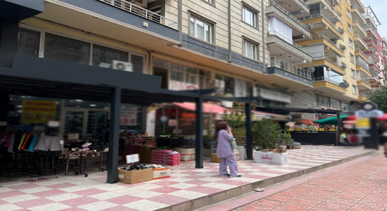 Siirtte kaçak yapılar belediye ekiplerince yıkıldı