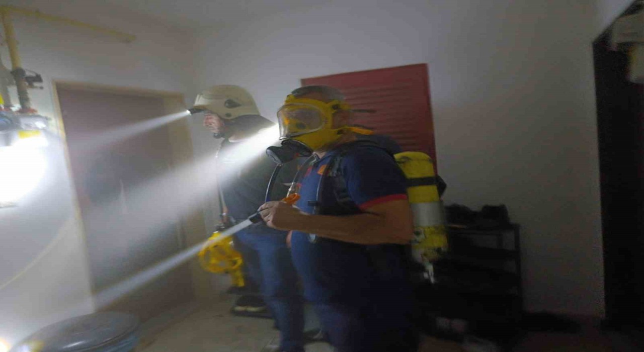 Siirtte polis lojmanında korkutan yangın: 13 kişi dumandan etkilendi