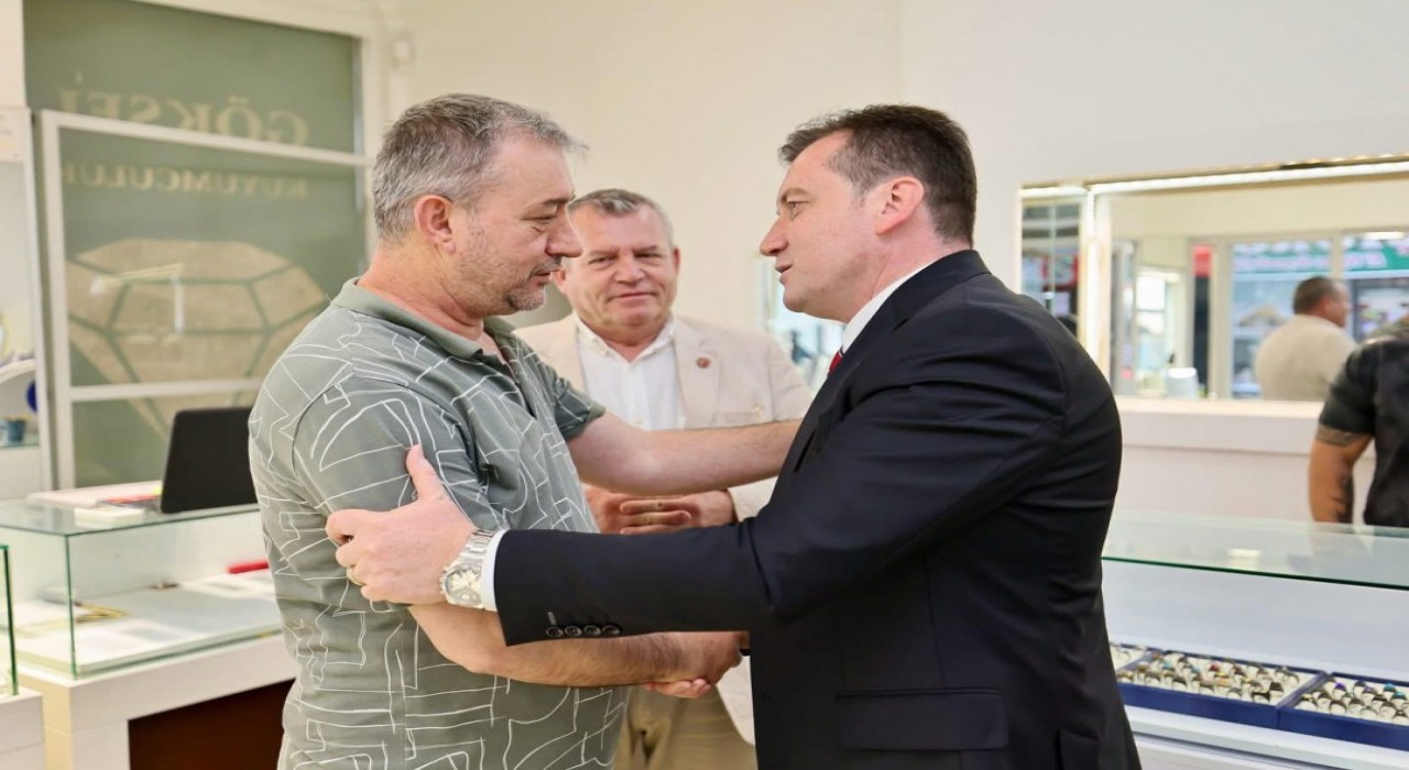 Silivri Belediye Başkanı Bora Balcıoğlu vatandaşlarla bayramlaştı