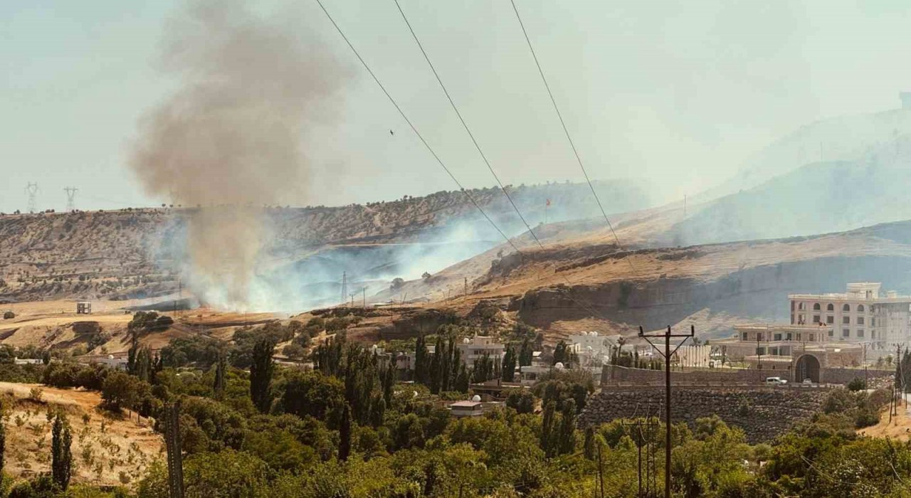 Silopide anız yangını, alevler 15 dönümü sardı