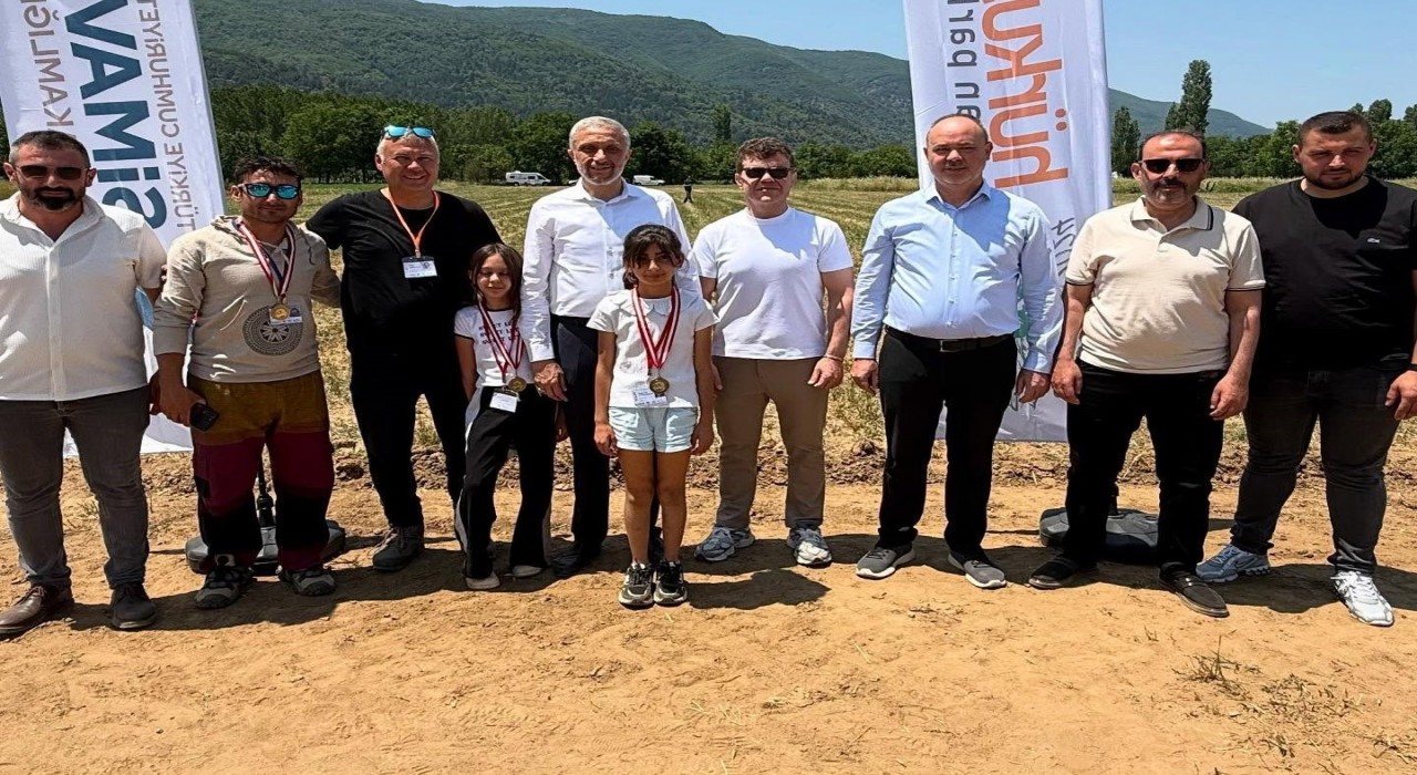 Simav Eynal Paraşüt ve Havacılık Festivalinde 2 günde 175 sporcu 550 sorti uçuş gerçekleştirdi