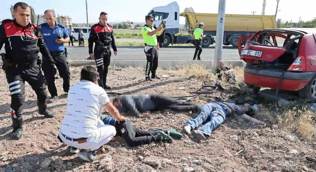 Sınava giden araçlar çarpıştı: 1 ölü, 4ü ağır 10 yaralı