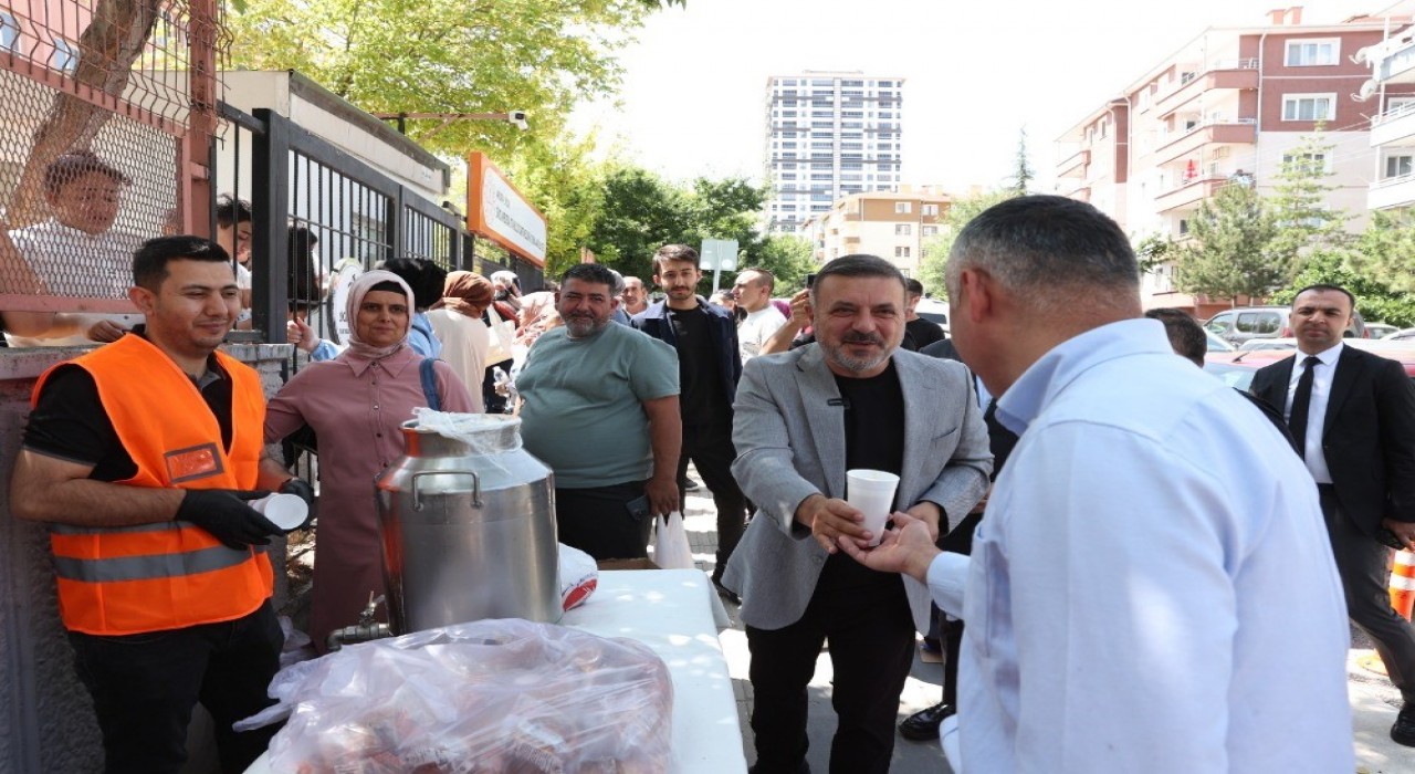 Sincan Belediyesinden sınava giren öğrencilere ve ailelerine çorba ikramı