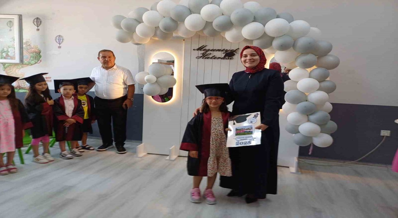 Sındırgıda öğrencilerin karne sevinci