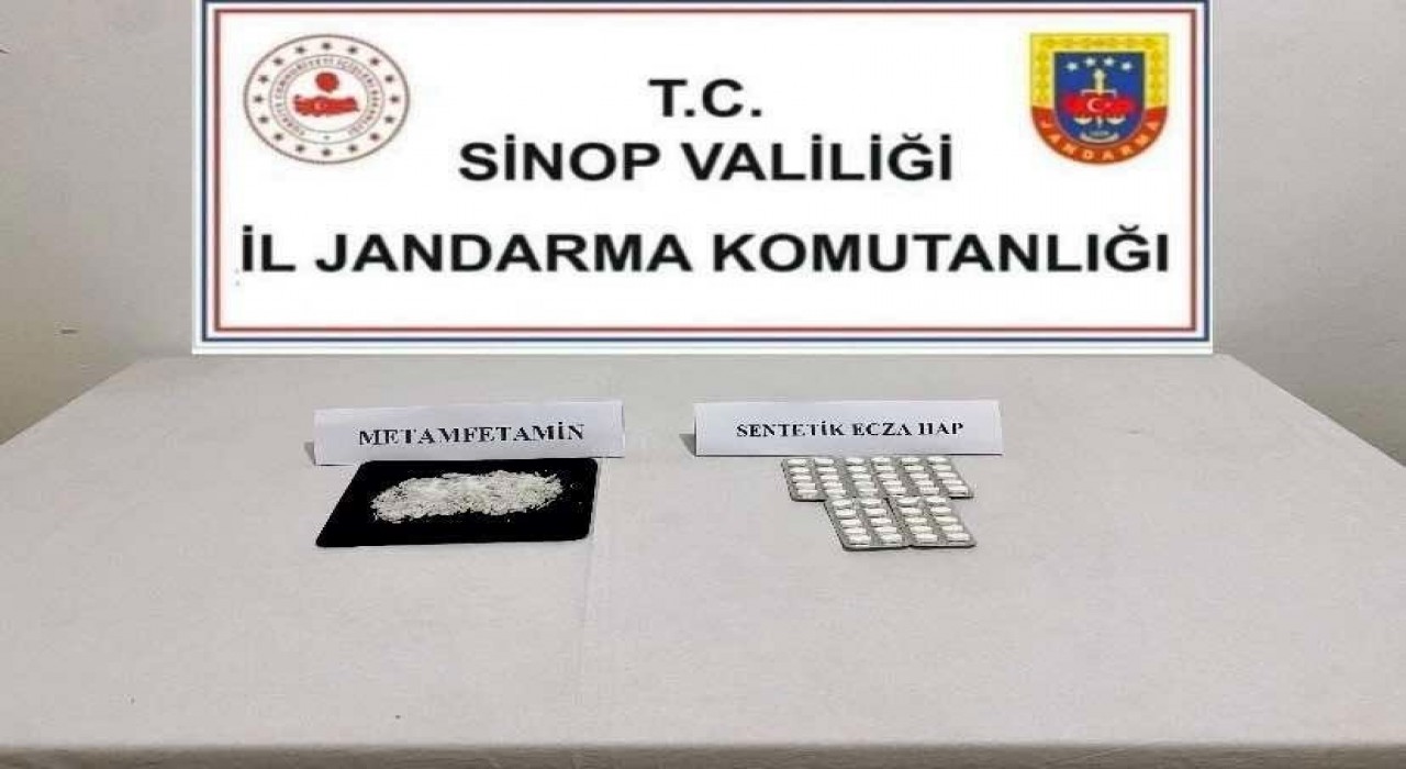Sinopta araçta bulunan uyuşturucuya 3 gözaltı