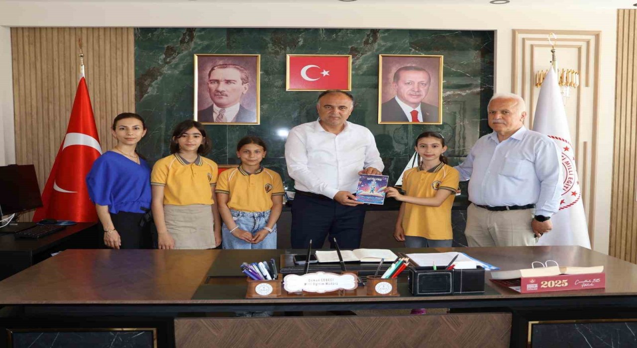 Sinopta ilkokul öğrencilerinin uzay yolculuğu: Hikayelerini kitaplaştırıp sunum yaptılar