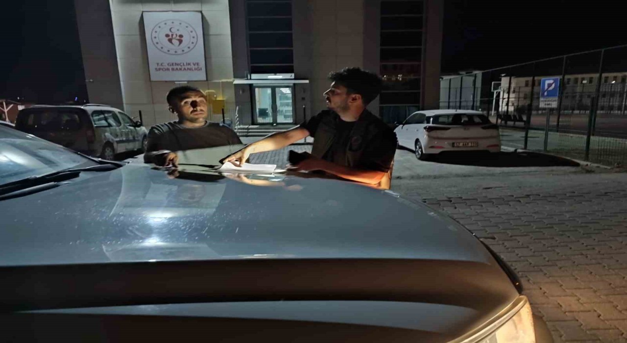 Sinopta yaralı halde bulunan leylek tedavi altına alındı