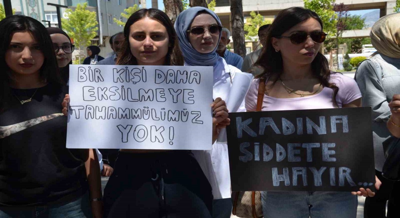 Sivasta kadınlar, 3 çocuk annesi Gonca Özdemir için yürüdü