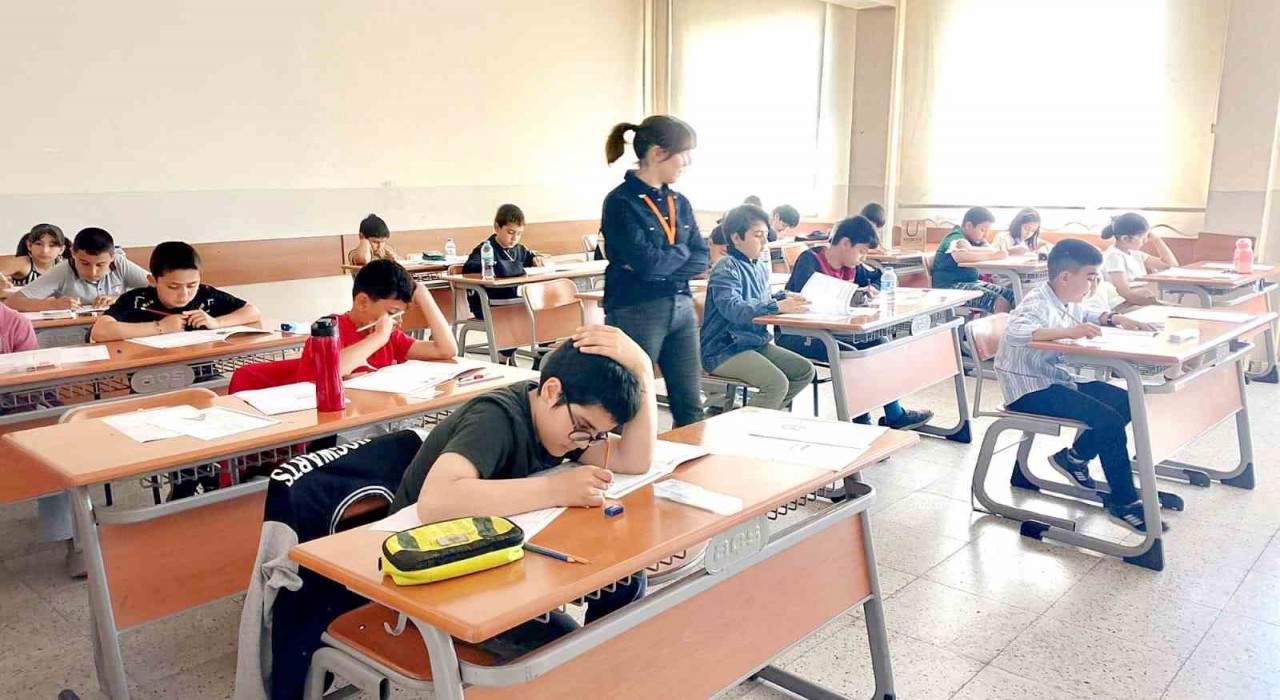 Sivasta öğrenciler meslek ortaokuluna girmek için ter döktü