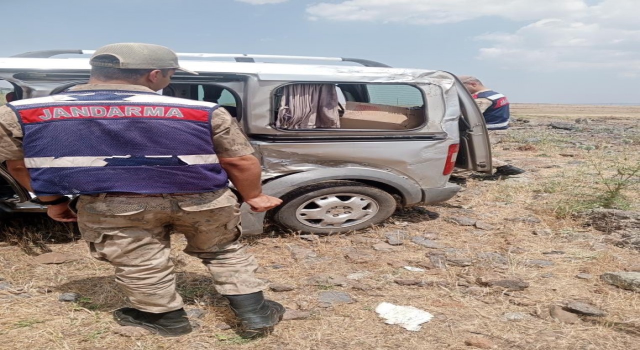 Siverekte trafik kazası: 2si bebek 4 yaralı