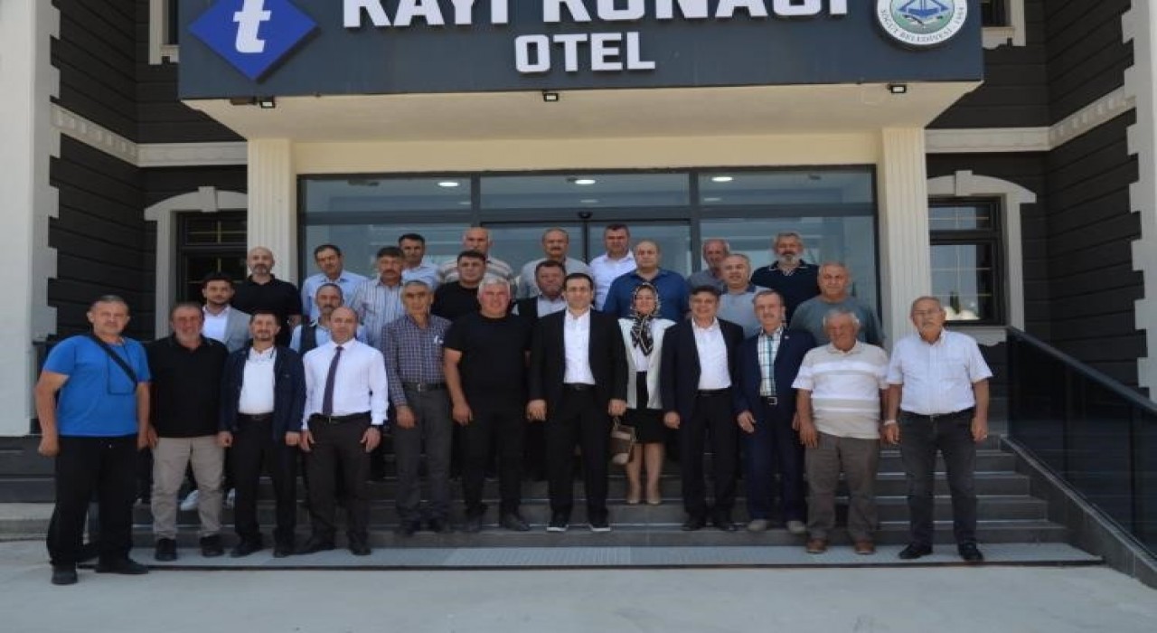 Söğüt muhtarlarından Kaymakam Tuncere veda yemeği