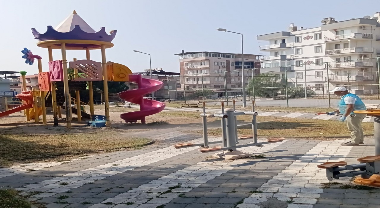 Sökede park ve bahçelerde kene mücadelesi