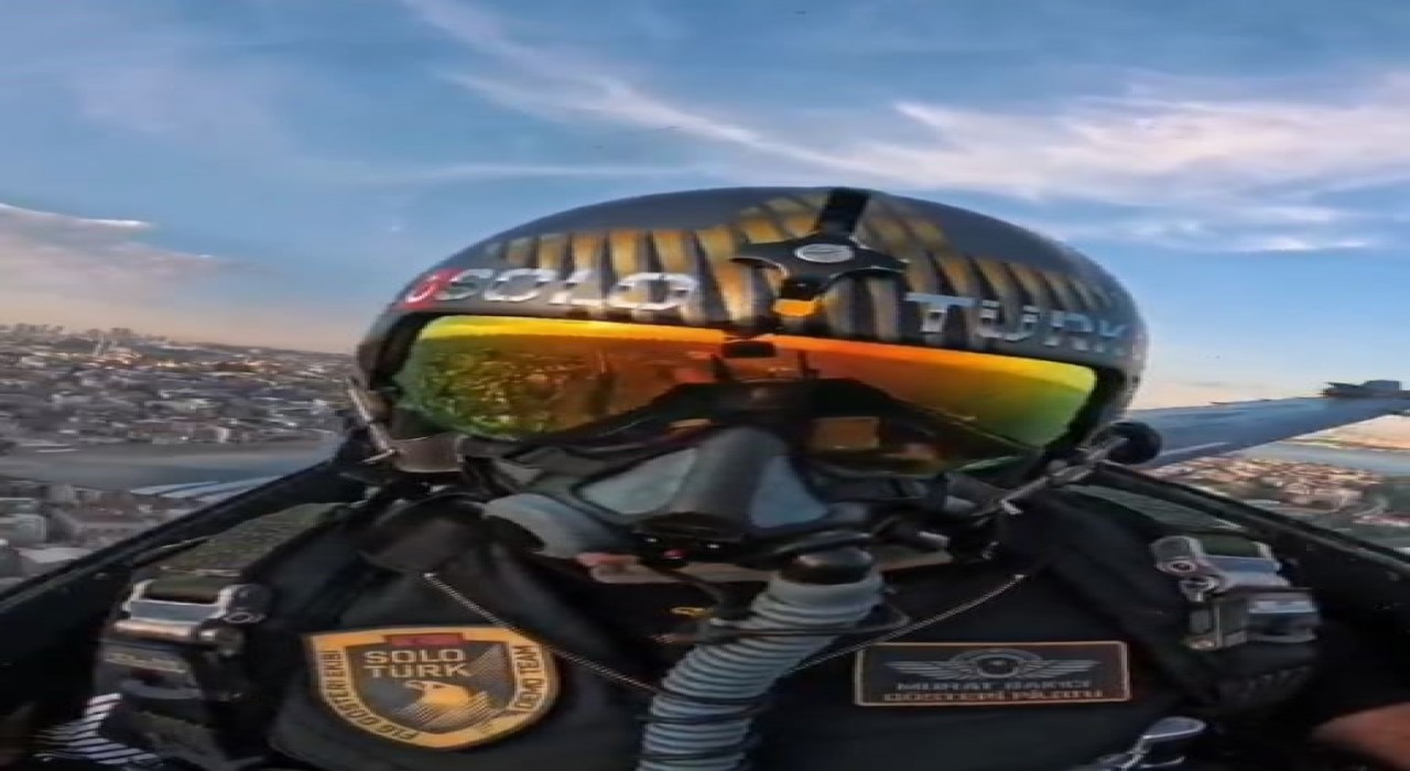 SOLOTÜRKün İstanbul semalarında yaptığı gösteri kokpit kamerasında