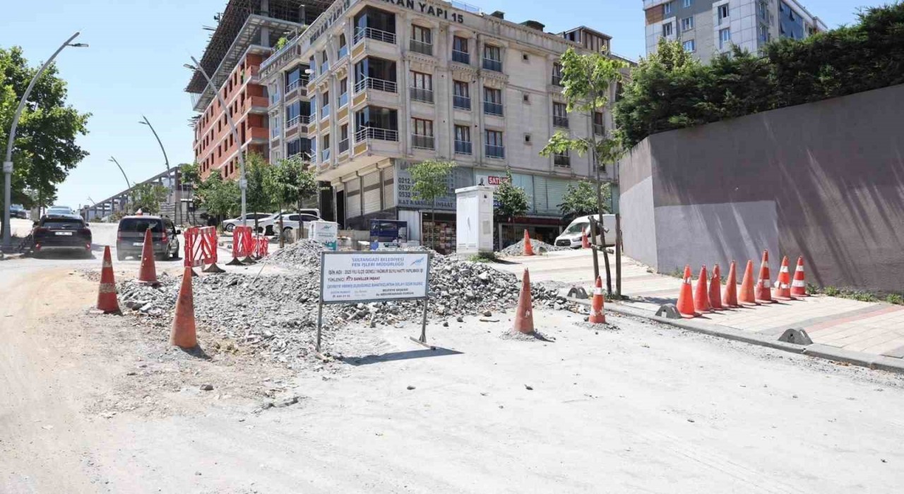 Sultangazide Eski Habipler Mahallesinde yağmur suyu hattı çalışması