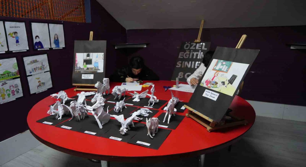 Sultangazide Özel eğitim öğrencileri TÜBİTAK 4006 sergisinde büyük beğeni topladı