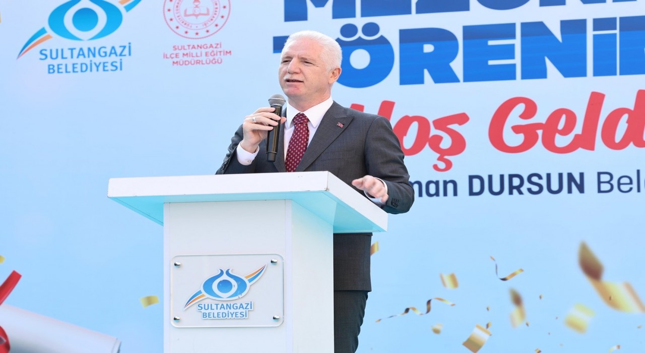 Sultangazili gençlerin mezuniyet heyecanına Vali Gül de ortak oldu