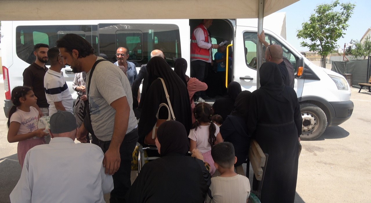 Suriyeli sığınmacıların geri dönüş yolculuğu bayramın ikinci gününde de sürüyor