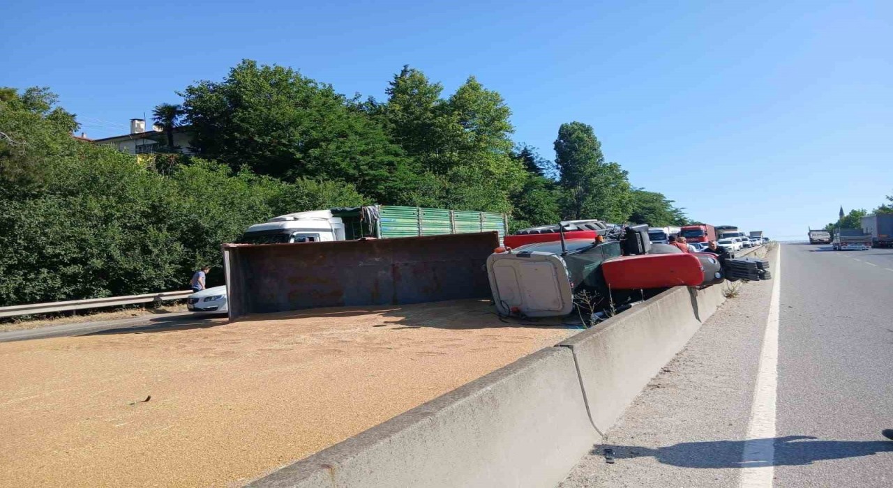 Susurlukta trafik kazası: 3 kişi yaralandı