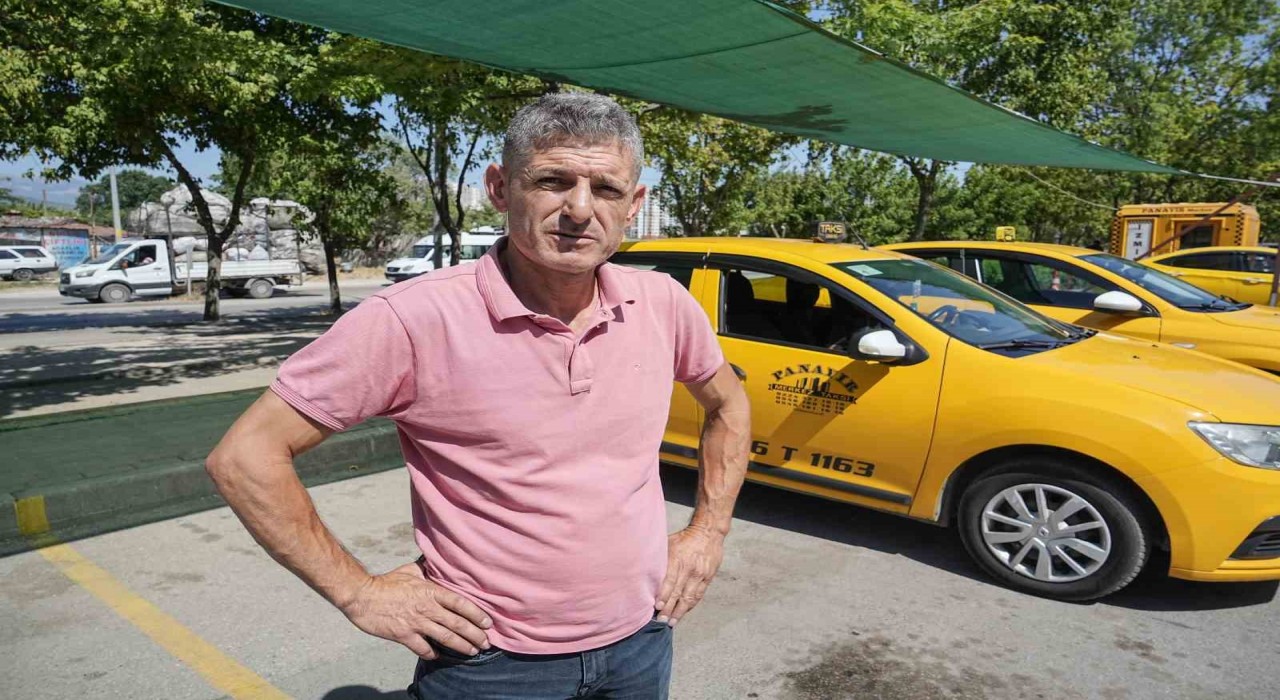 Taksicilerin bekleme yapma kavgası kamerada