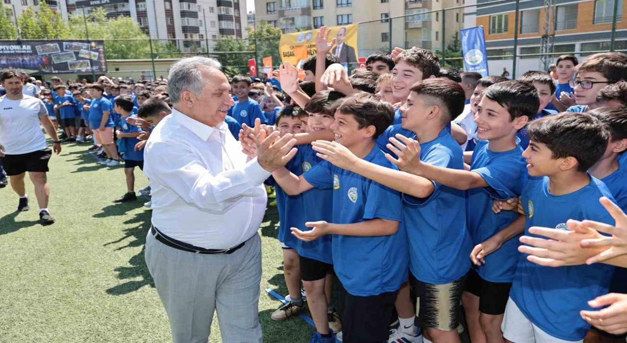 Talas Belediyespor Yaz Futbol Okulu kapılarını açtı