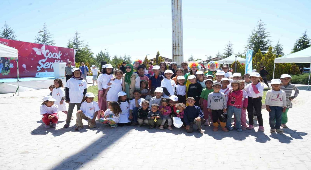Tarlada değil, şenlikte buluştular