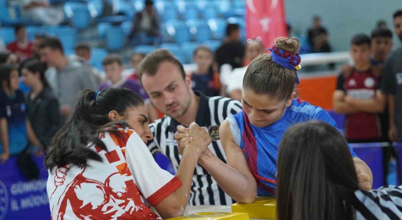 Taşımalı köy okulu öğrencisi Antalyalı Ayşe, Türkiye şampiyonu oldu