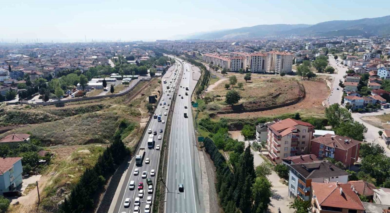 Tatilciler erkenden yola çıktı, TEMde zaman zaman kuyruk oluşuyor
