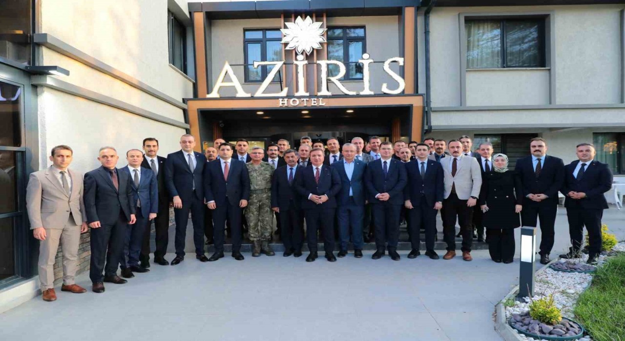 Tayini çıkan vali yardımcıları ve kaymakamlara veda yemeği düzenlendi