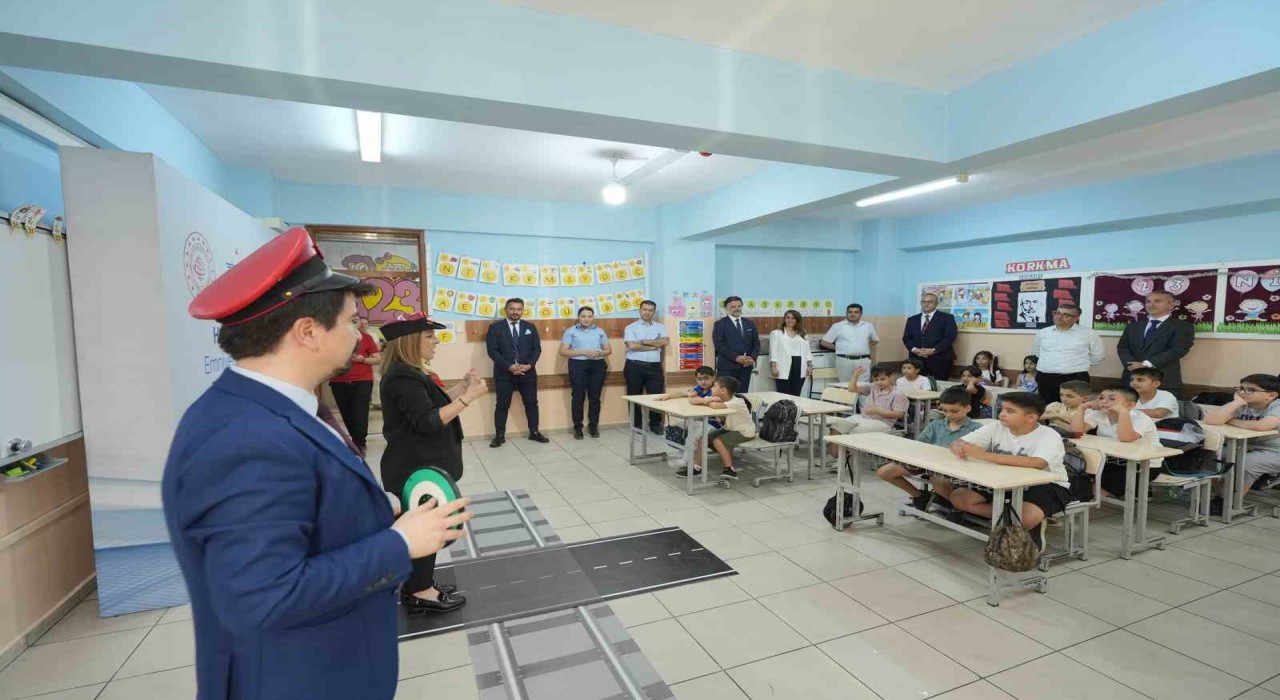 TCDD ile Körfez Ulaştırmadan ‘Hemzemin Geçitlerde Emniyet Farkındalığı Projesi