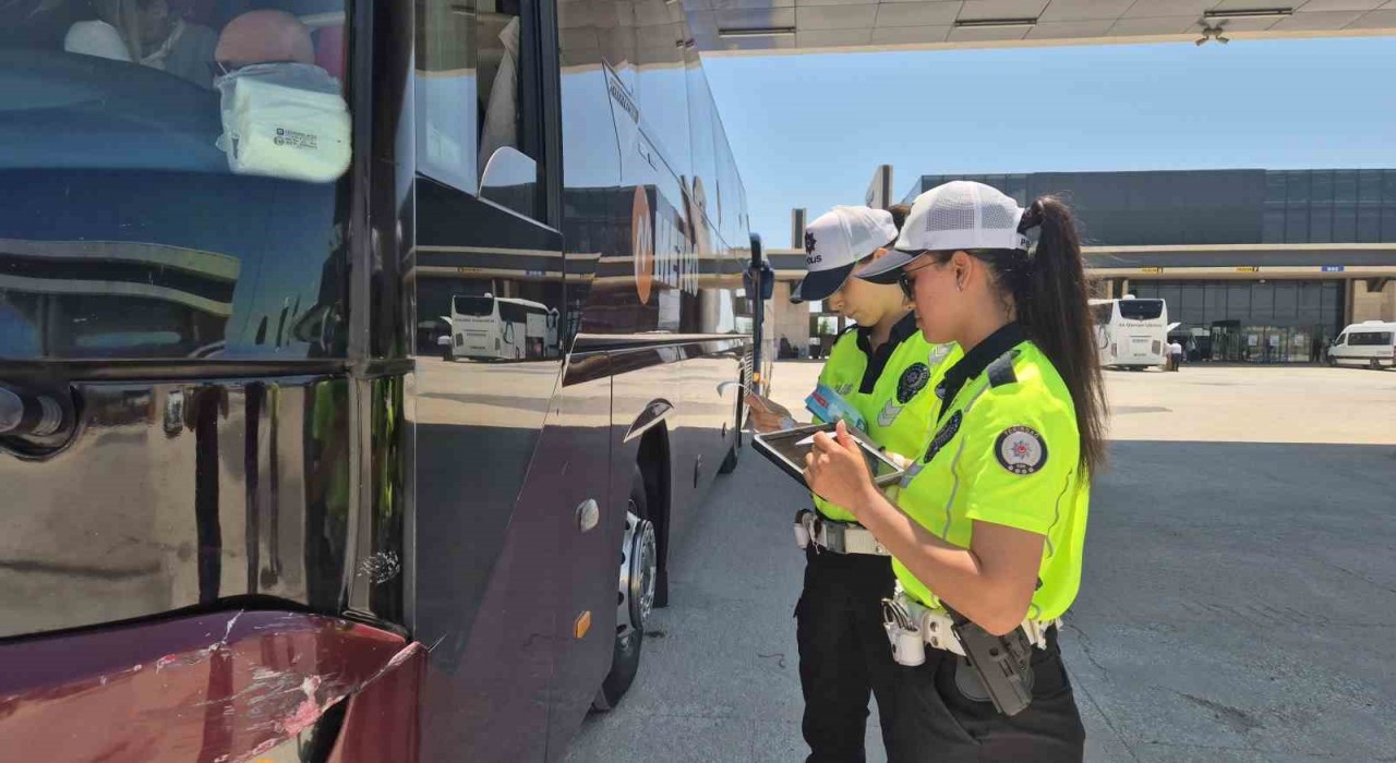 Tekirdağ Otogarında bayram öncesi yolcu ve şoförlere trafik uyarısı yapıldı