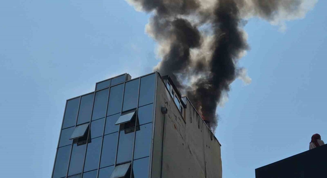 Tekirdağda 5 katlı pastane alev alev yandı, mahalleli sokağa döküldü