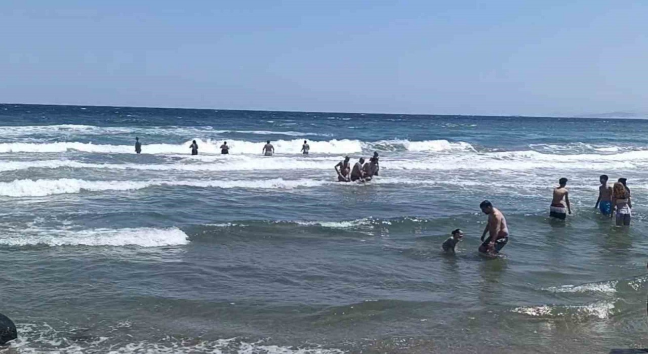 Tekirdağda boğulma tehlikesi geçiren 3 kişiden biri hayatını kaybetti