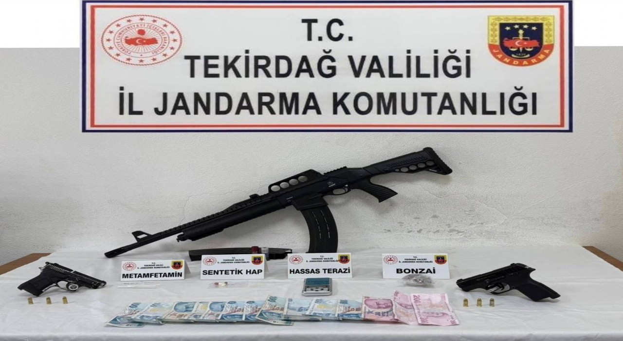 Tekirdağda jandarmadan ruhsatsız silah ve uyuşturucu operasyonları