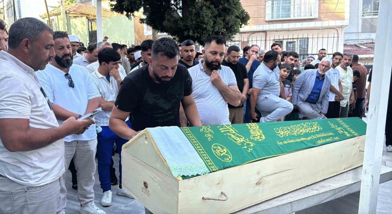 Tekirdağdaki silahlı saldırıda hayatını kaybeden çocuk toprağa verildi