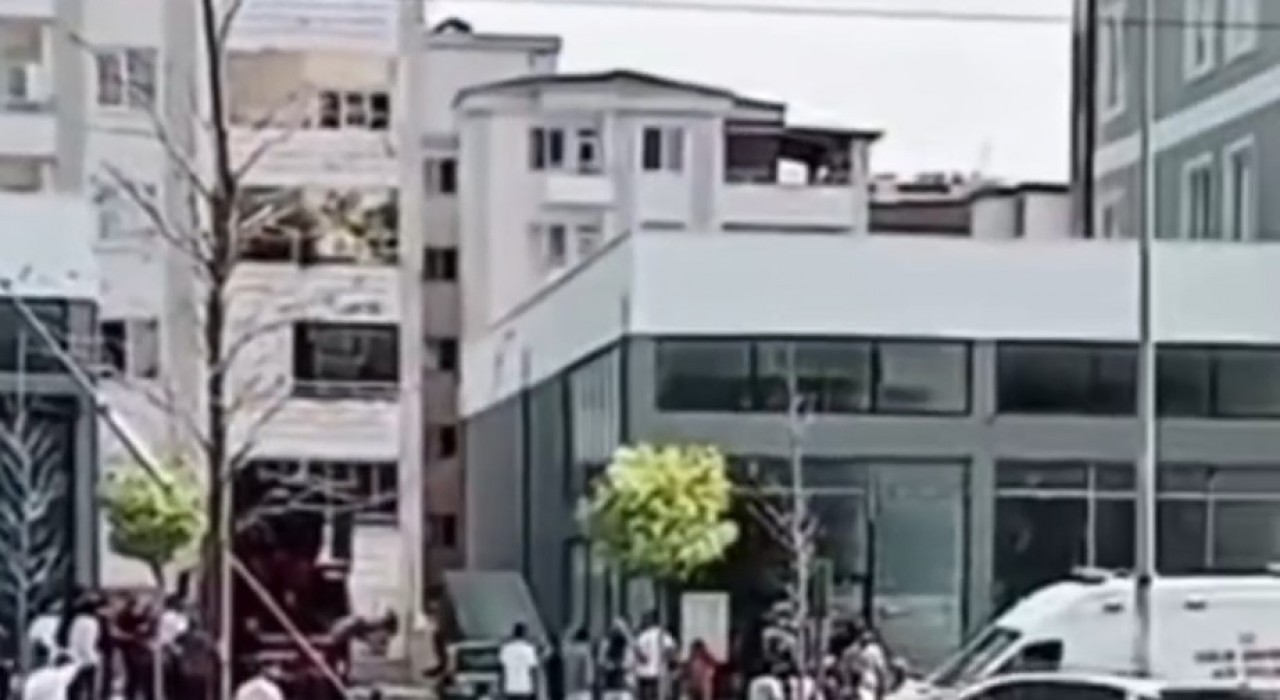 Temizlik yaparken 7. kattan düşen bina görevlisi hayatını kaybetti