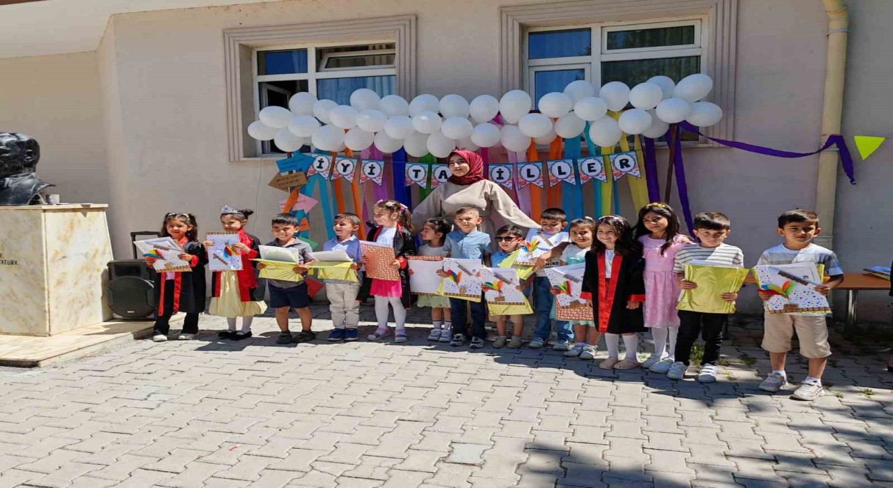Tercanda 2 bin 12 öğrenci karne aldı