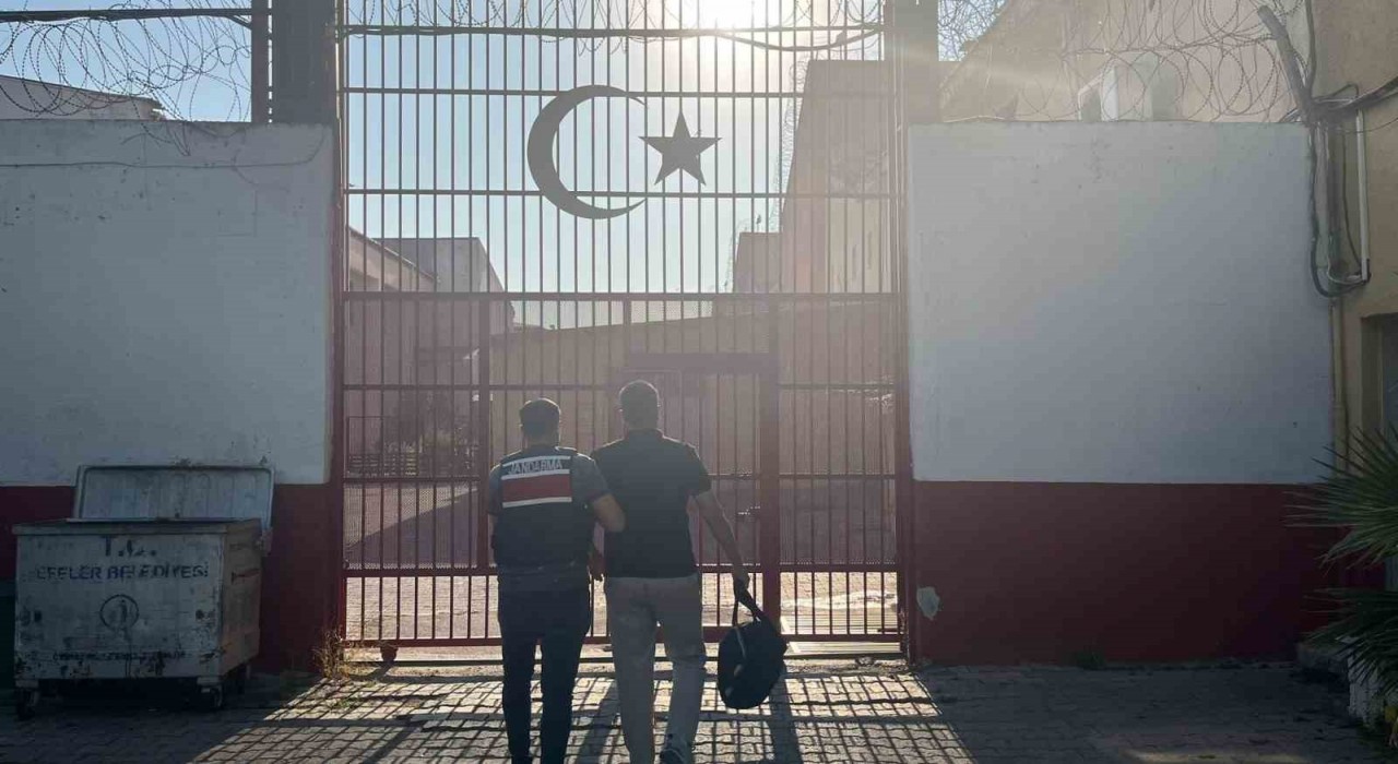 Terör suçundan aranan şahıs Efelerde yakalandı