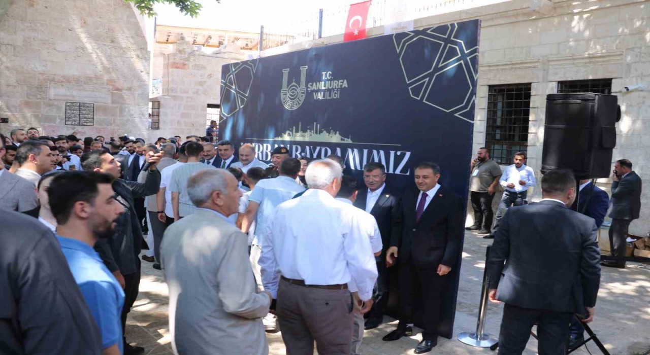 Terörsüz Türkiye sürecinde Şanlıurfada açık alanda ilk bayramlaşma